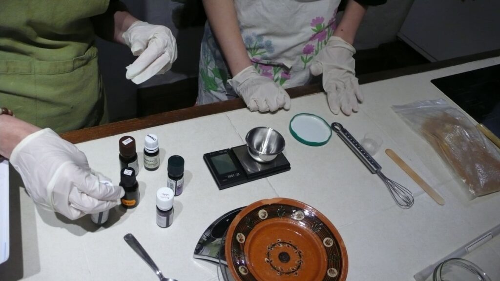 Ateliers d'herboristerie sur Grenoble - préparations de produits à base de plantes médicinales et d'huiles essentielles