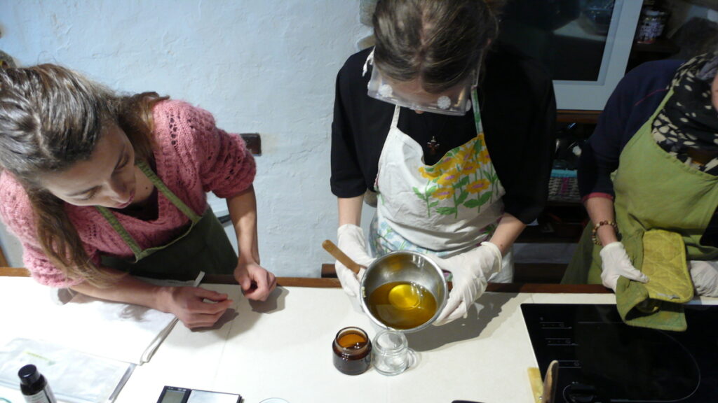 Baume et huiles essentielles - Bien-être et Herboristerie à Grenoble avec Marjolaine Isnard